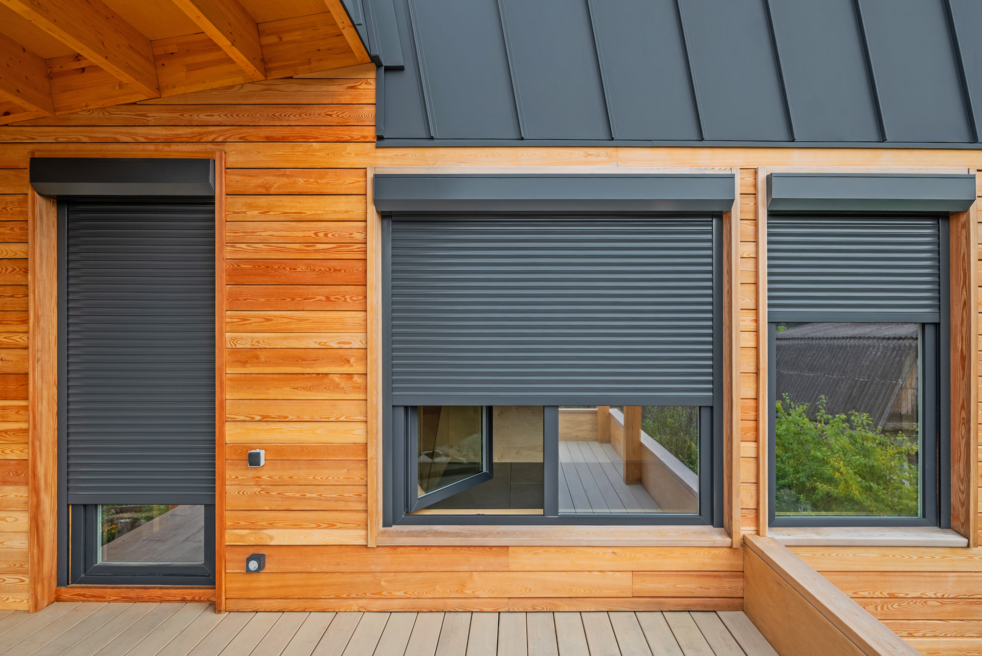 Комфорт, безопасность, эстетика: типы рольставен, их&nbsp;преимущества и&nbsp;особенности монтажа